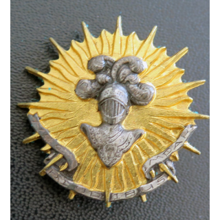2° RC : insigne métallique du 2° régiment de cuirassiers de fabrication Drago Paris G. 1063 sur cuir Drago