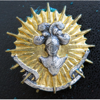2° RC : insigne métallique du 2° régiment de cuirassiers de fabrication Drago Paris G. 1063 sur cuir Drago