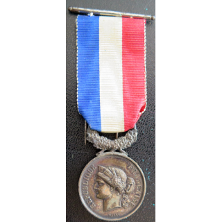 FRANCE : médaille d'Honneur pour actes de courage et de dévouement 3° république décernée à Limon Adolphe 1876 en ARGENT