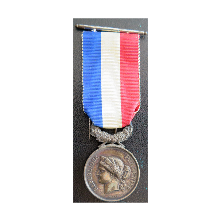 FRANCE : médaille d'Honneur pour actes de courage et de dévouement 3° république décernée à Limon Adolphe 1876 en ARGENT