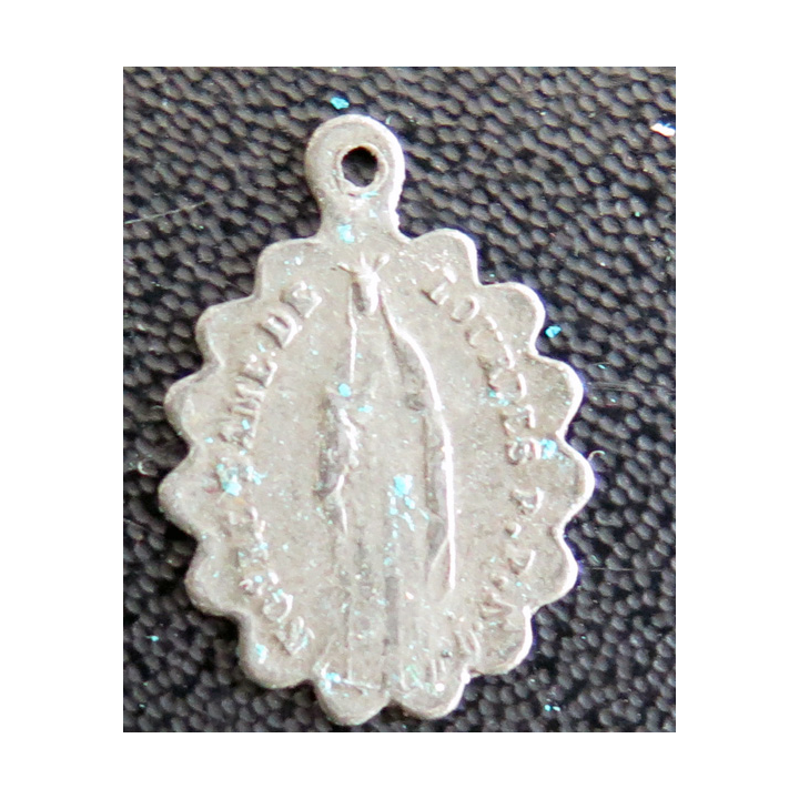 Médaille de Notre Dame de Lourdes 2 cm de hauteur