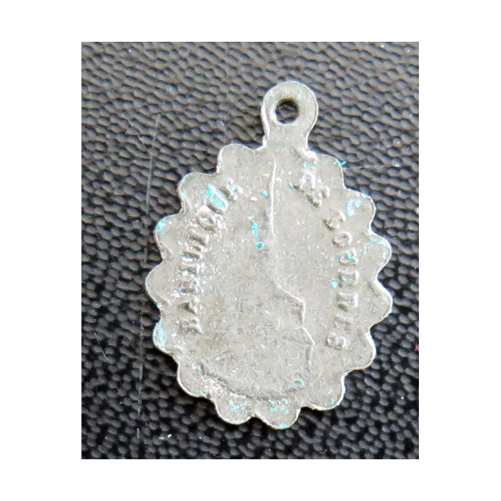 Médaille de Notre Dame de Lourdes 2 cm de hauteur