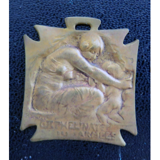 Journée en laiton pour l'Orphelinat des armées  réalisée par Lalique