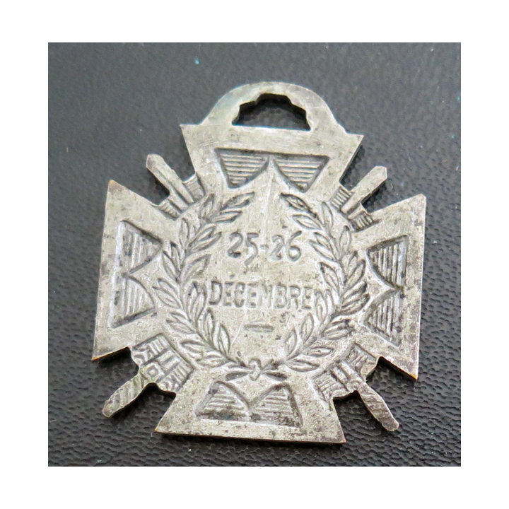 JOURNEE 1915  :  médaille métallique de la journée du poilu 1915 25 / 26 décembre signée Bargas
