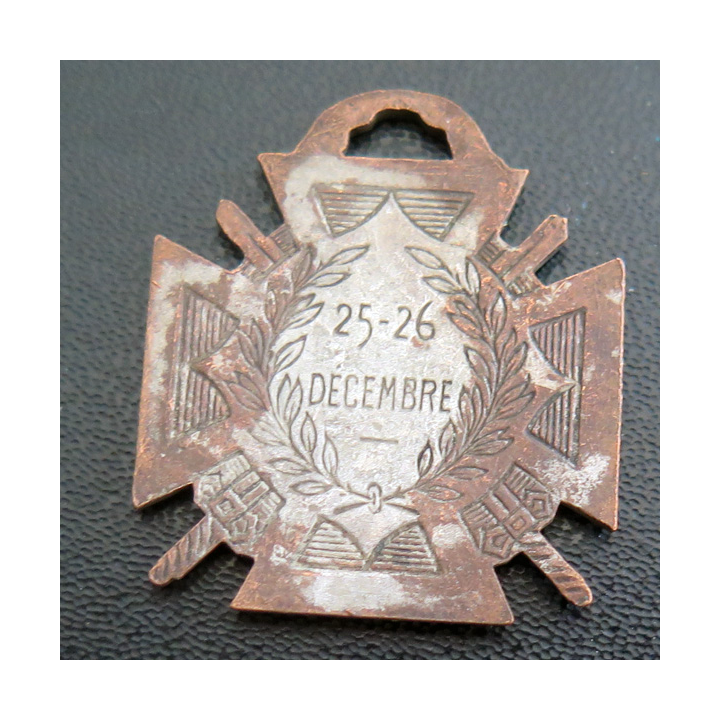 JOURNEE 1915  :  médaille métallique de la journée du poilu 1915 25 / 26 décembre signée Bargas