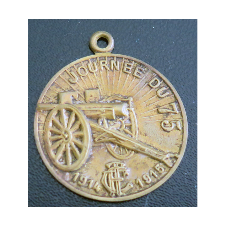 JOURNEE du 75 :  médaille en laiton ou métal léger doré de la journée du 75 1914-1915
