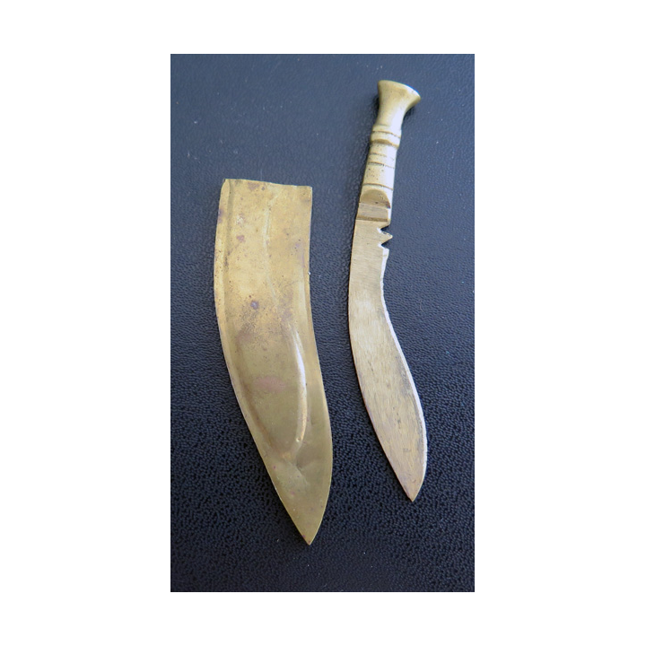Mini Kukri du Nepal hauteur 10 cm finement ciselé en laiton servant de coupe papier