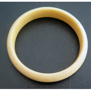 Bracelet ancien en os ou bakélite de diamètre intérieur 4,5 cm