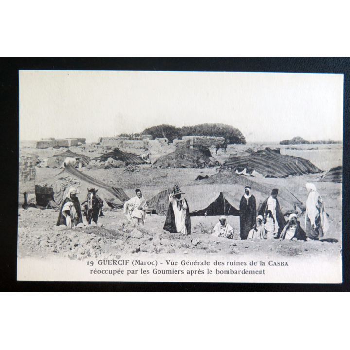 Carte postale militaire des ruines de la Casba de Guercif (Maroc) réoccupée par les Goumiers aprè!s le bombardement