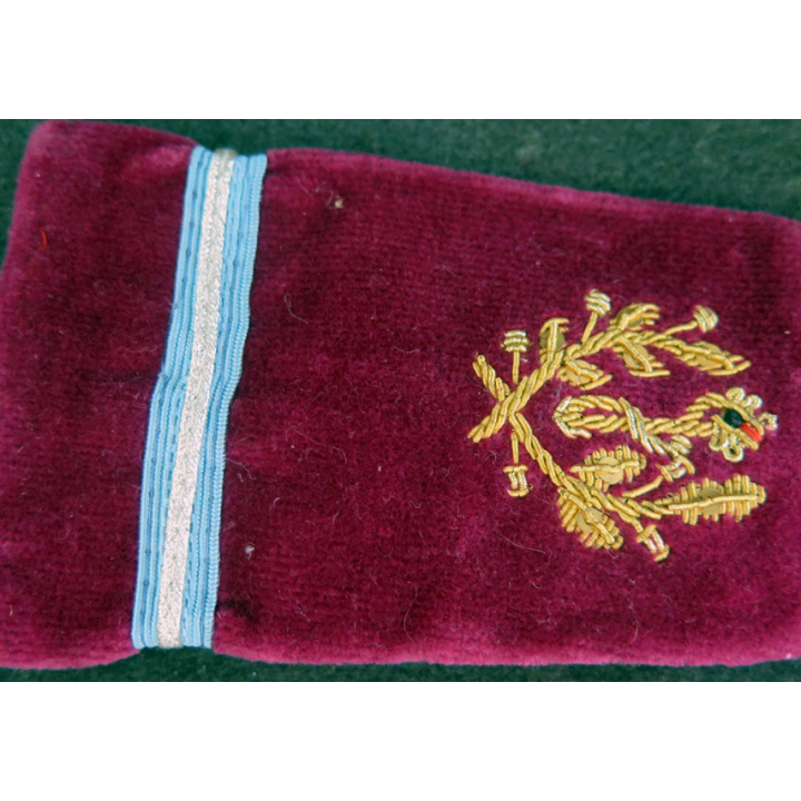 Vieille paire de fourreaux de MITHA Militaires Infirmiers et Techniciens des Hôpitaux des Armées en cannetille