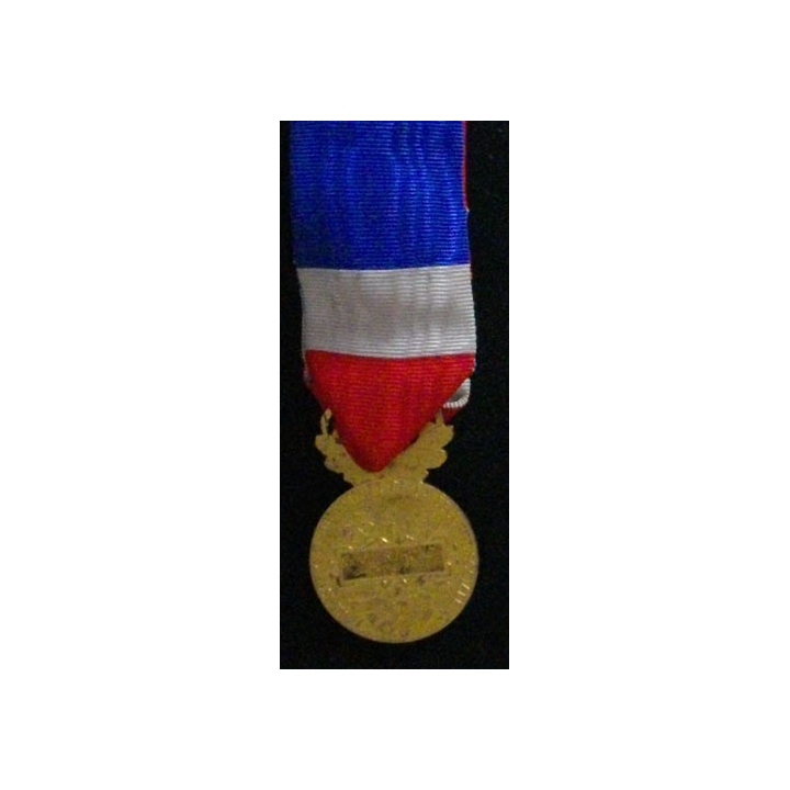 FRANCE : MÉDAILLE DU TRAVAIL ET SÉCURITÉ SOCIALE "OR" 1957