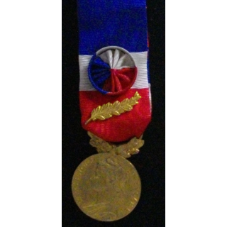 FRANCE : MÉDAILLE DU TRAVAIL ET SÉCURITÉ SOCIALE "OR" 1959