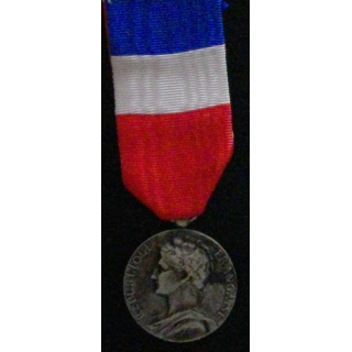 FRANCE : MÉDAILLE DU TRAVAIL ET SÉCURITE SOCIALE ARGENT 1955