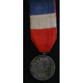 FRANCE : MÉDAILLE DU TRAVAIL MINISTERE AGRICULTURE EN ARGENT