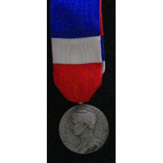 FRANCE : MÉDAILLE DU TRAVAIL ET SÉCURITE SOCIALE ARGENT 1958