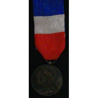 FRANCE : MÉDAILLE DU TRAVAIL COMMERCE INDUSTRIE ARGENT 1944