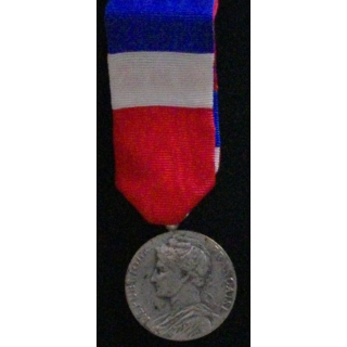 FRANCE : MÉDAILLE DU TRAVAIL MINISTÈRE TRAVAIL EN ARGENT 1976
