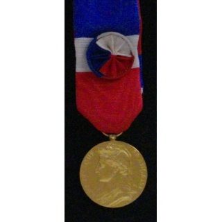 FRANCE : MÉDAILLE DU TRAVAIL MINISTÈRE TRAVAIL EN VERMEIL 1980