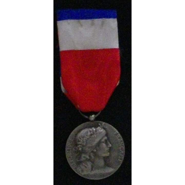 FRANCE : MÉDAILLE DU TRAVAIL MINISTÈRE DE LA GUERRE ARGENT 1963
