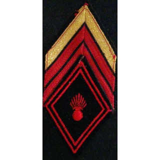 LOSANGE DE BRAS MODÈLE 45 : RÉGIMENT INFANTERIE CAPORAL-CHEF