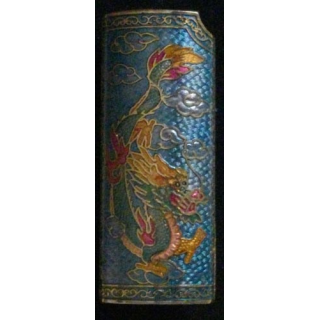 BRIQUET : CACHE BRIQUET DRAGON EN  ÉMAIL