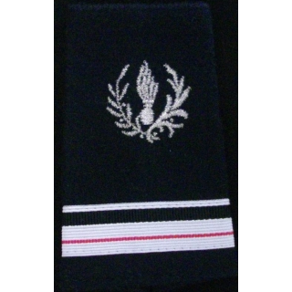 Fourreau de major du commissariat sur fond noir