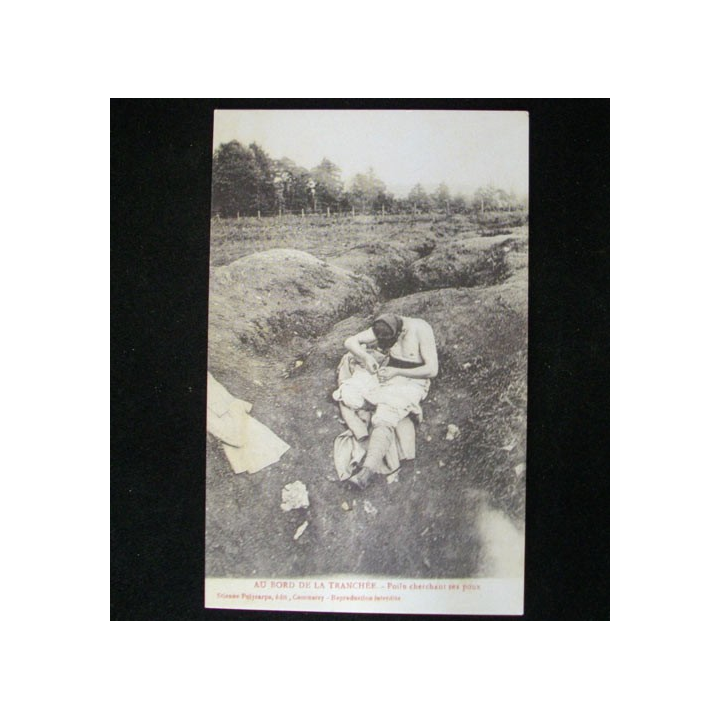 CARTE POSTALE GUERRE 1914-1918  : POILU CHERCHANT SES POUX