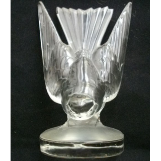 UN SERRE LIVRE HIRONDELLE DE RENÉ LALIQUE EN VERRE HAUTEUR 16 cm