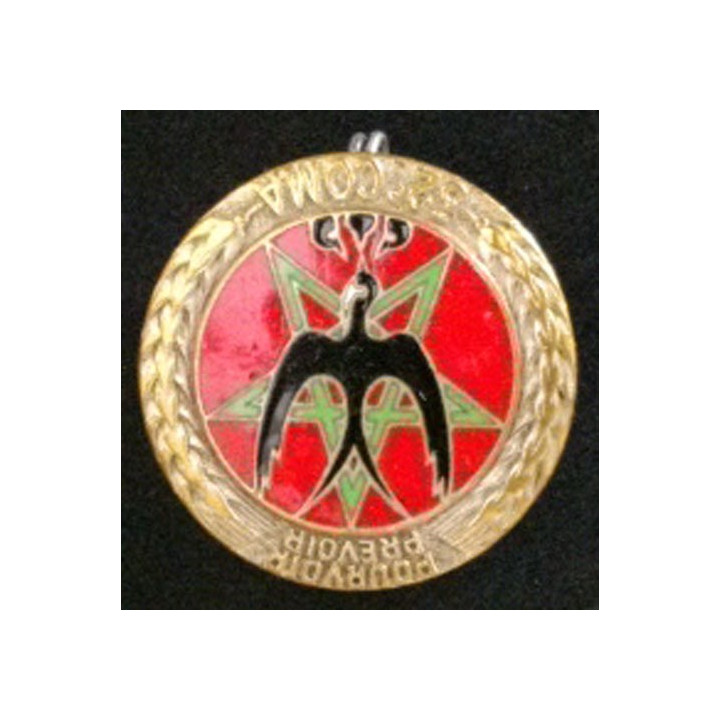 Cet insigne de la 32° section des commis ouvriers militaires d'administration est fabriqué par Drago Paris Rue Béranger