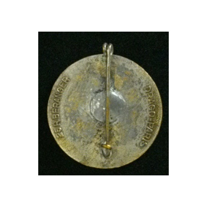 Cet insigne de la 32° section des commis ouvriers militaires d'administration est fabriqué par Drago Paris Rue Béranger