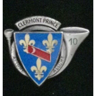 CHASSEURS : insigne du 10° Régiment de Chasseurs CLERMONT PRINCE ALLUME ALLUME fabriqué par Drago Noisiel G. 3675