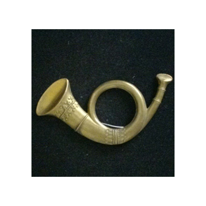 Insigne de gibecière (?) représentant un cor de  9 centimètre de long