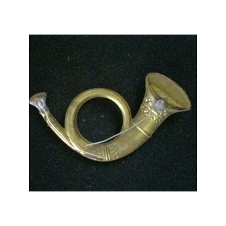 Insigne de gibecière (?) représentant un cor de  9 centimètre de long