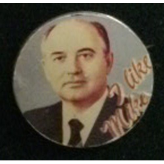 PIN'S : pin's du Président russe Mikhaïl Gorbatchev dont il est mentionné "I like Mike" de diamètre 3 centimètres