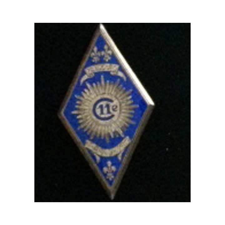 CUIRS : insigne du 11° régiment de cuirassiers "toujours au chemin de l'honneur" de fabrication Drago Paris H. 168
