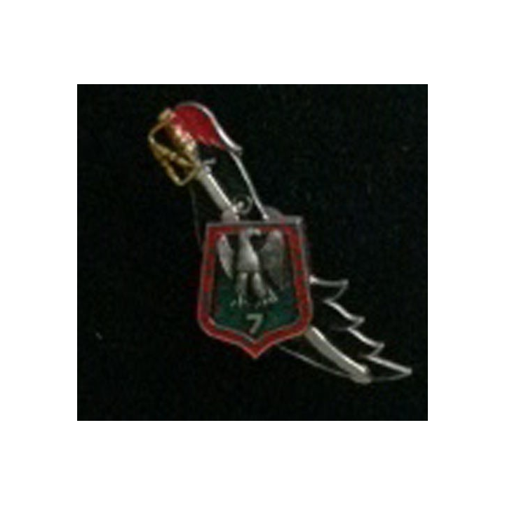 CHASSEURS : insigne du 7° régiment de chasseurs fabriqué par Delsart G. 2037