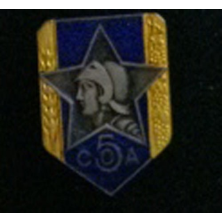 5° COA : insigne de la 5° section des commis ouvriers d'administration de fabrication Drago rue Béranger en émail
