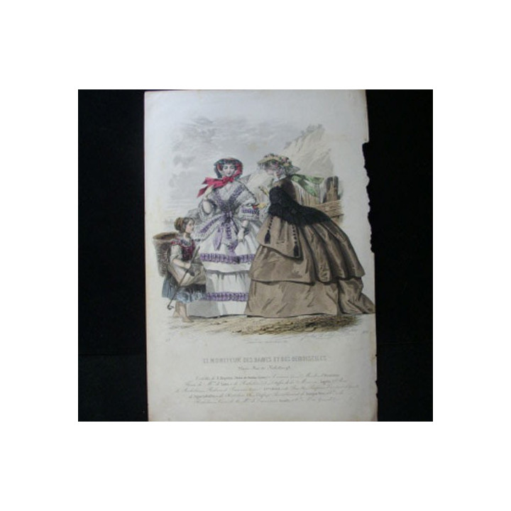 MODE : Le Moniteur des dames et des demoiselles : gravure couleur de Jules David présente deux femmes et un enfant en robe