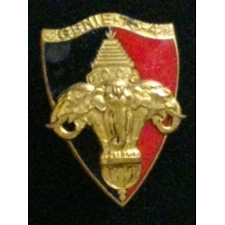 LAOS : insigne de la 4° compagnie du 75°bataillon du génie au Laos en émail de fabrication Drago Rue Olivier Métra H. 796