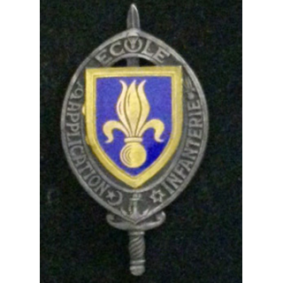 EAI : insigne de l'école d'application de l'infanterie en émail de fabrication Drago H. 340 ajouré sans attache