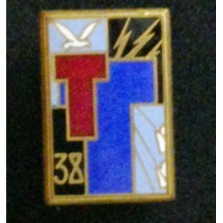 38° RT : insigne du 38° régiment de transmissions de fabrication Drago H.576 en émail dos guilloché doré deux boléros