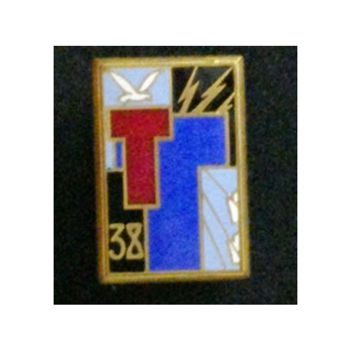 38° RT : insigne du 38° régiment de transmissions de fabrication Drago H.576 en émail dos guilloché doré deux boléros