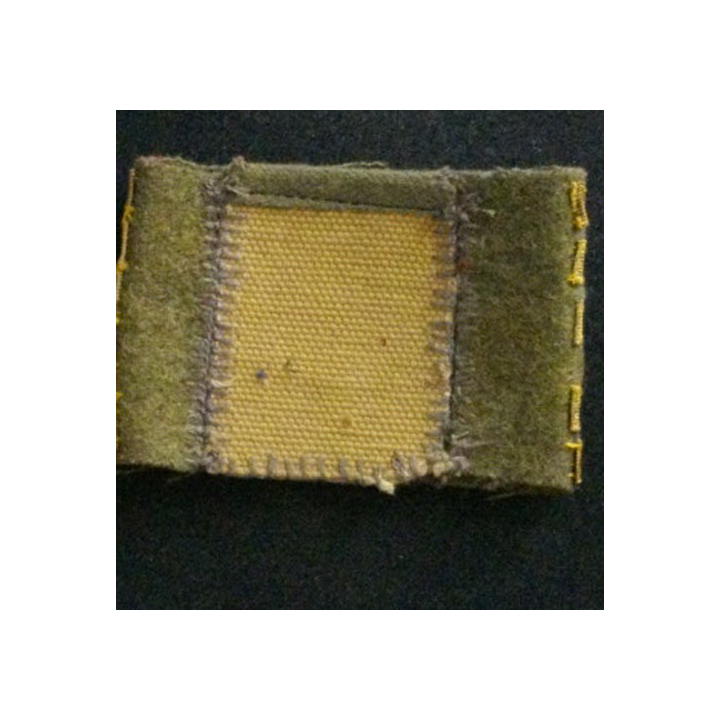 Galon d'épaule de colonel époque 1940 en tissu sur fond vert armée