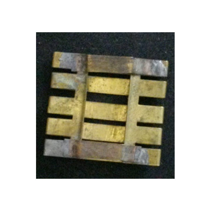 Galon métallique d'épaule de colonel en métal épais de dimension 4,6 cm par 5 cm avec pattes de fixation soudées