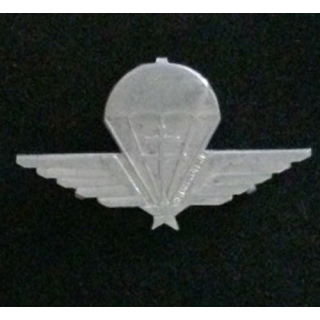 GCF : Insigne du groupe de commando de France en aluminium avec la croix de Lorraine en relief