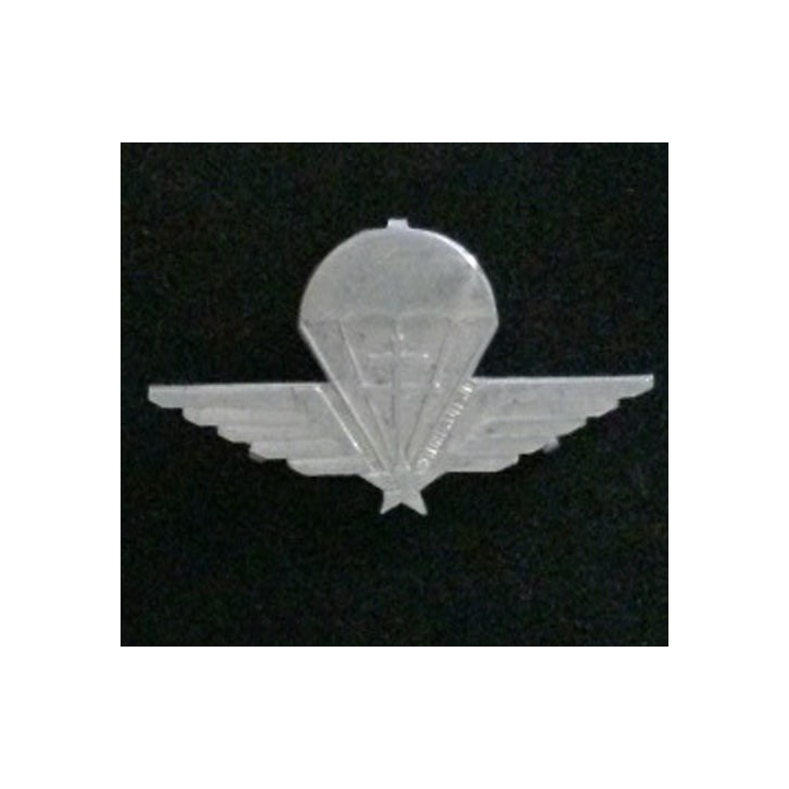 GCF : Insigne du groupe de commando de France en aluminium avec la croix de Lorraine en relief
