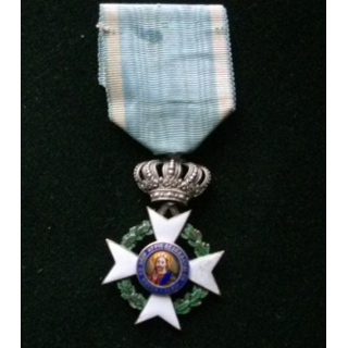 GRECE : croix de chevalier en argent de l'Ordre Royal Rédempteur 1833 - 1863 avec éclats d'émail surfaciques et couronne soudée