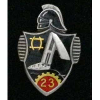 23° BG : insigne du 23° Bataillon du génie en émail de fabrication Drago G. 1869 dos guilloché
