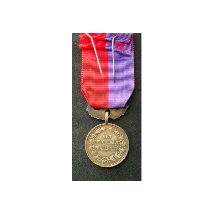 FRANCE : médaille des sociétés musicales du Nord et du Pas de Calais en métal argenté de diamètre 3 cm