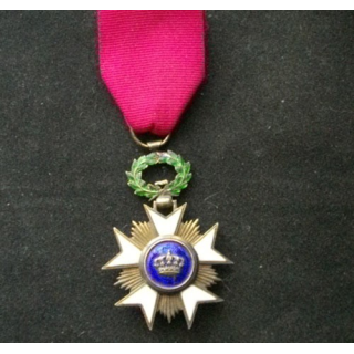 BELGIQUE : grade de chevalier de l'Ordre de la Couronne belge en émail